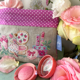 Les brodeuses Parisiennes - Petite Trousse "Eau de rose" (aïda)