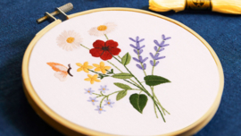 DMC - "Sumptuous Summer Flowers" (TB219) Traditioneel borduren
