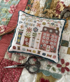 Pansy Patch Quilts and Stitchery - "Button House (Houses on Stitchery Lane nr. 3)