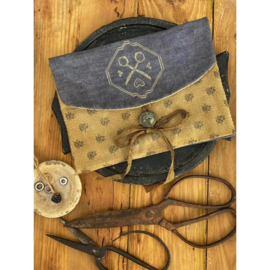 Stacy Nash Primitives - Run with scissors sewing pouch