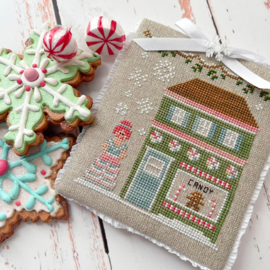 Country Cottage Needleworks - "Mother Ginger's Candy Store" (Nutcracker Village nr. 6)