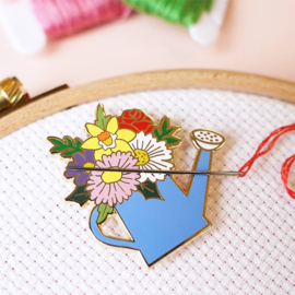 Caterpillar Cross Stitch - Magnetic Needle Minder - "Waterkan met bloemen"