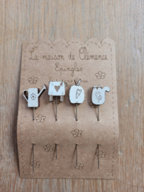 La Maison de Clémence - "Decoratieve spelden - gieter, schaap, appel, kat"