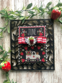 Stitching with the Housewives - Truckin' Along - June