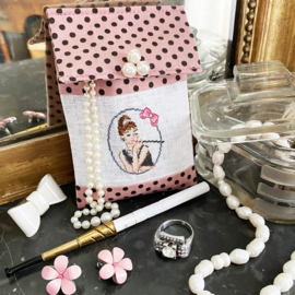 Les Brodeuses Parisiennes - Le grand ABC "Style Audrey"