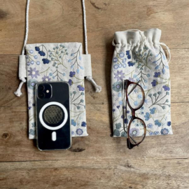 Un chat dans l'aiguille - Etui pour téléphone ou lunettes  "Fleuri Bleu"