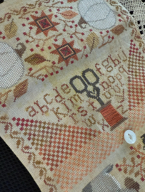 Teresa Kogut - "Autumnal Sewing Roll " (XS406)