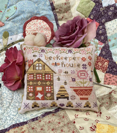 Pansy Patch Quilts and Stitchery - "Beekeeper House" (Houses on Wisteria Lane Series nr. 2)