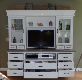 Groot TV-meubel 200 cm br x 200 cm hg, veel praktische bergruimte