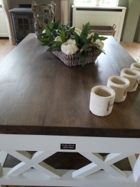 Landelijk witte salontafel met eiken blad, magazineplateau + 2 laatjes 130 cm l. x 85 cm br. x 55 cm hg. XR