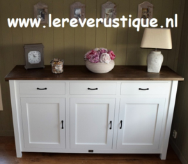 Hoog dressoir landelijk wit met eiken blad 200 cm br. x 55 cm d. x 110 cm hg.