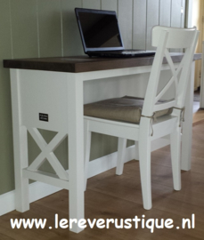 Landelijk bureau in wit met eiken blad 120 cm br. x 45 cm d. x 76 cm hg. XR