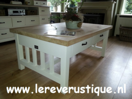 Landelijk witte salontafel met eiken blad, 2 laatjes + onderbalk 130 cm l.  x 85 cm br.  x 55 cm hg CR