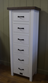 Smalle hoge witte ladenkast met eiken blad en 6 laden, 130 cm hoog x 50 br x 30 diep