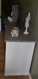 Landelijk dressoir in Tiramisu met eiken blad 200 cm br x 55 cm d x 90 h