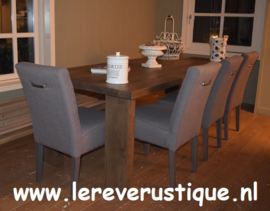 Eiken eettafel met 5 cm dik blad en brede poten in Dark Nut 230 cm lang x 100 cm breed