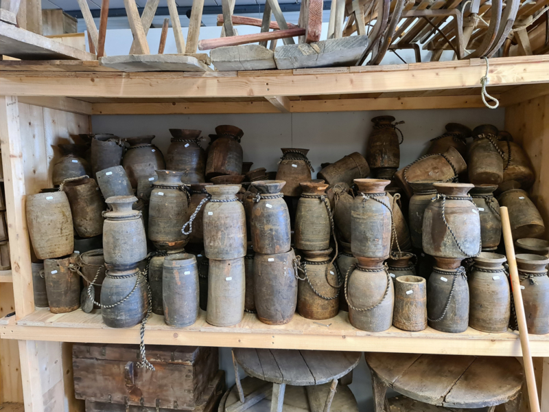 Grote voorraad houten Nepaleze houten potten vazen