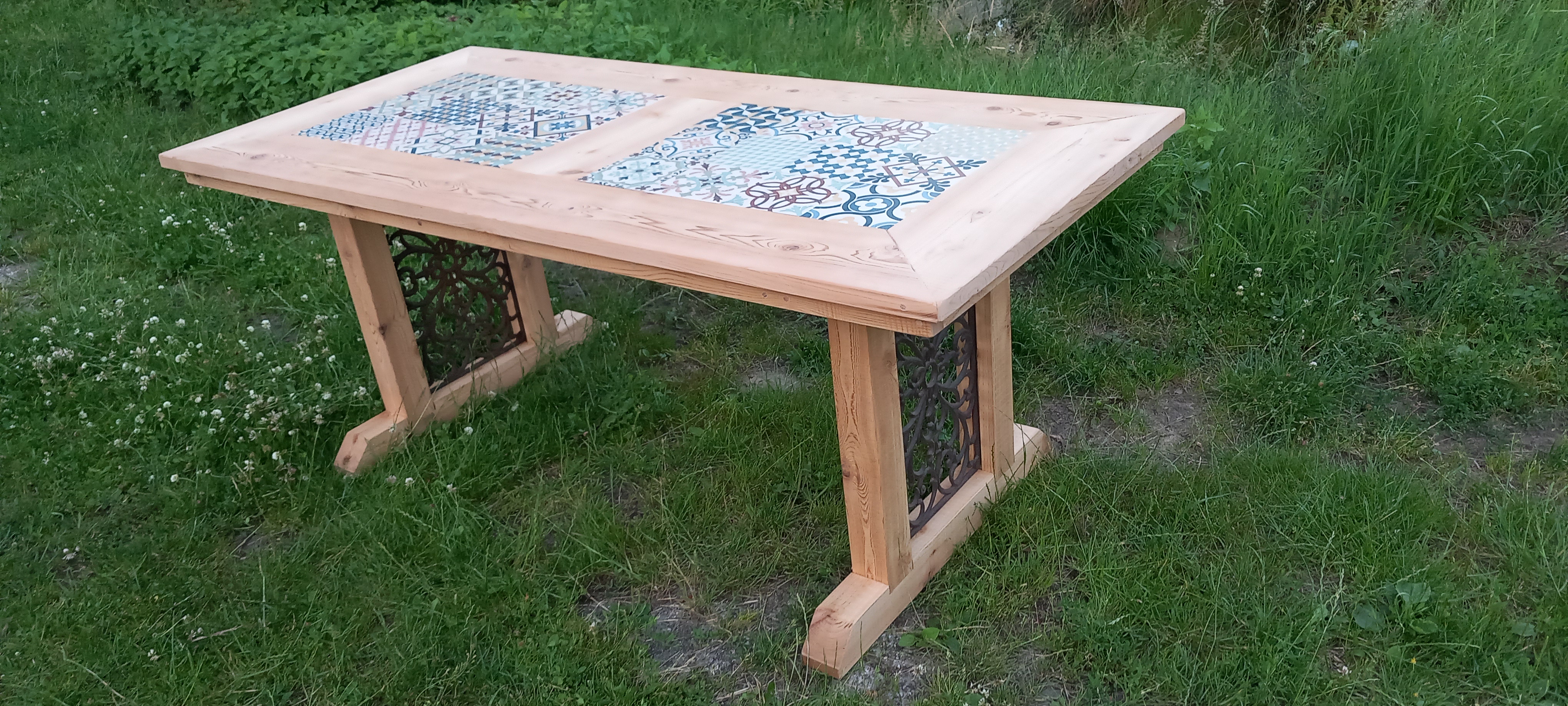 Nu Te Koop:  (tuin) Tafel cederhout met Keramische Patroontegels