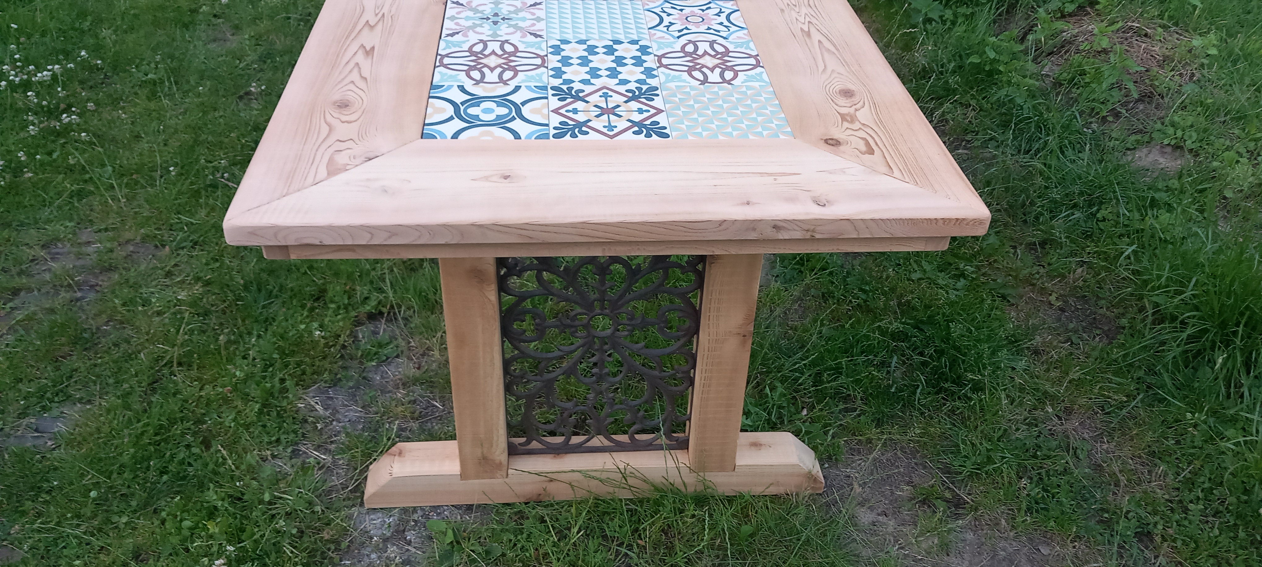 Nu Te Koop:  (tuin) Tafel cederhout met Keramische Patroontegels