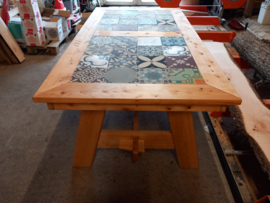 Winter Aanbieding Tafel Cederhout met Portugese tegels 220x110cm