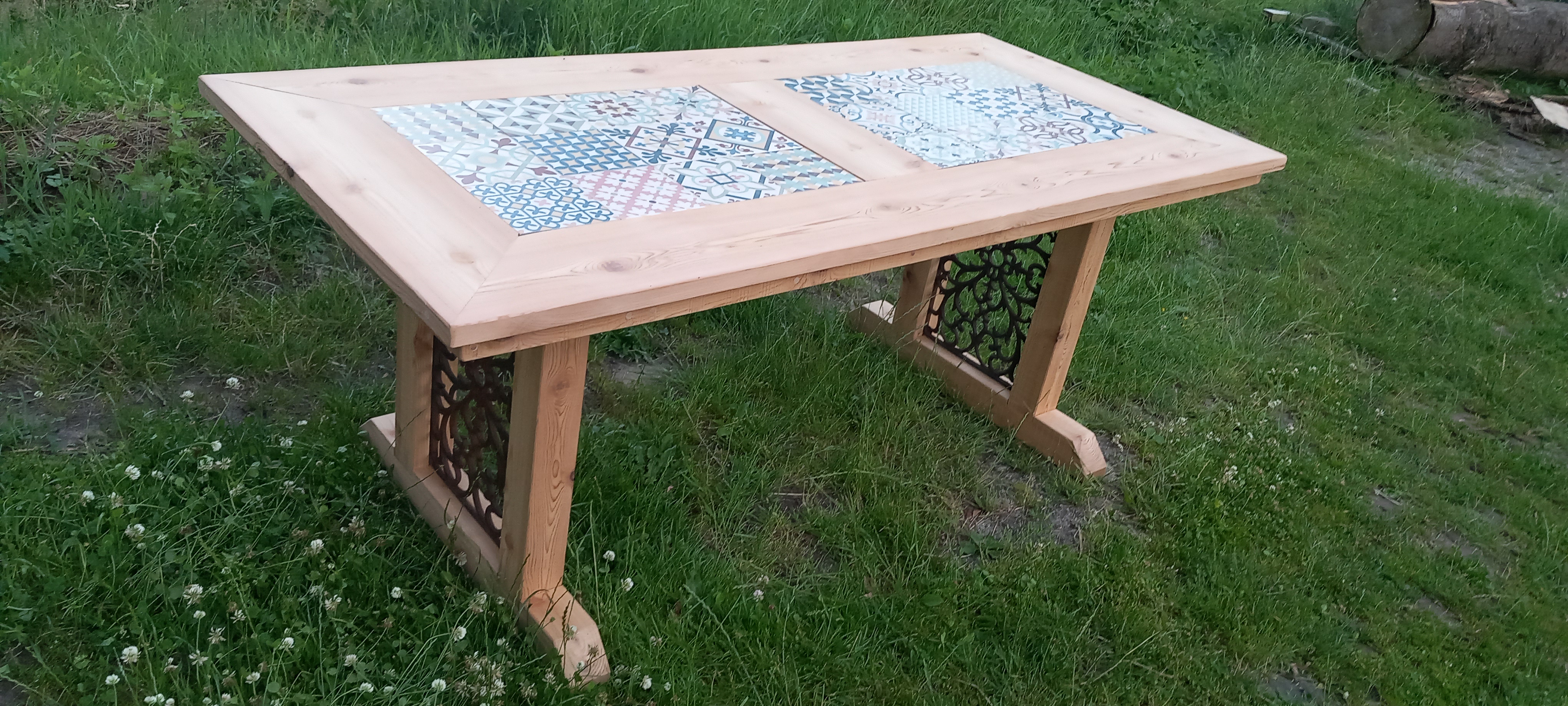 Nu Te Koop:  (tuin) Tafel cederhout met Keramische Patroontegels
