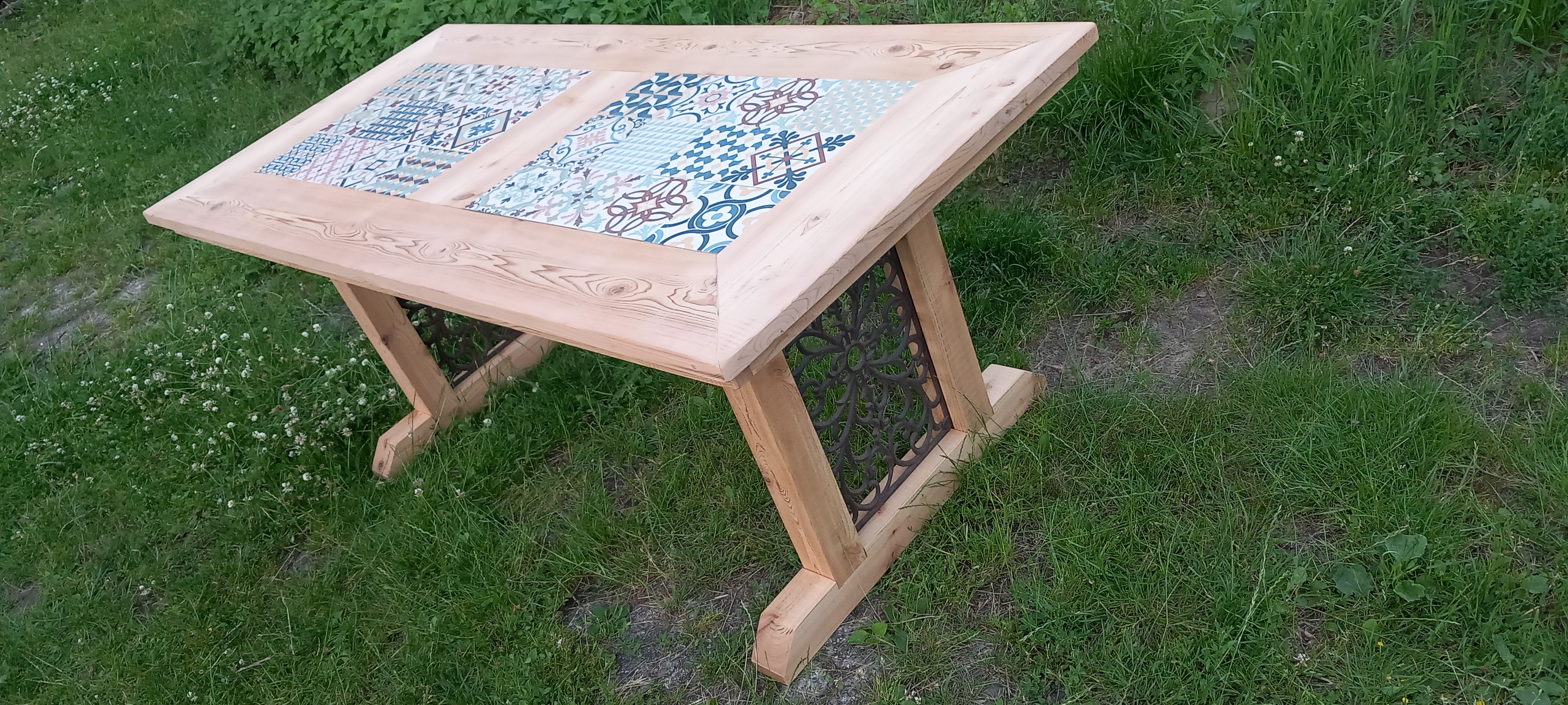 Nu Te Koop:  (tuin) Tafel cederhout met Keramische Patroontegels