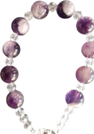 Rozenkrans ( z.g tientje ) van Swarovski kralen ( 4 mm ) en Amethist kralen ( 8 mm ) (Geschikt voor de autospiegel.)