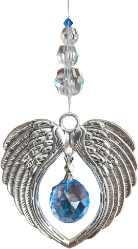 Raamhanger " Angels Wing " met een Swarovski bol van 20 mm Sapphire ( Feng Shui kristal ) Raamkristal , Regenboogkristal