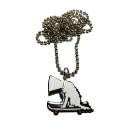 Skateboard ketting, onze hond Pommetje