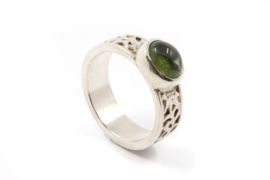 Myjung Kim - Zilveren ring met versiering en toermalijn - 10144