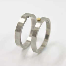 Brech sieraden - 2-the-point ring - maat 21 - edelstaal/14k geelgoud - UI10