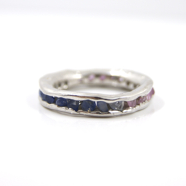 Femke Toele - zilveren ring met roze en blauwe ruwe saffier - 12031