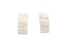 Maja Lava - Zilveren oorstekers met relief - 10930