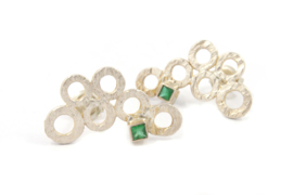 Myrthe Cools - Zilveren oorstekers met smaragd - 10258