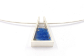 Evelien  Scharphorn - Zilveren hanger met blauw gekleurd titanium - ES1059