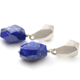 Myjung Kim - zilveren oorhangers met lapis lazuli -
