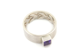 Myjung Kim - Zilveren ring met versiering en amethist - 10145