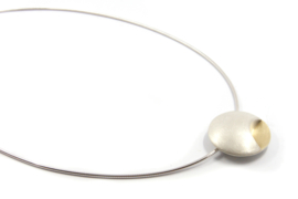 Evelien Scharphorn - Omega collier met ronde hanger - ES1011