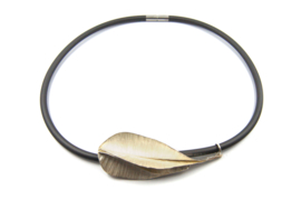 Janneke de Bruin - Rubber collier met gevouwen zilveren collier - 10449