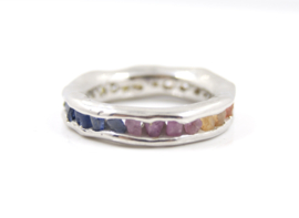 Femke Toele - Zilveren ring met regenboog kleuren saffier - 12030