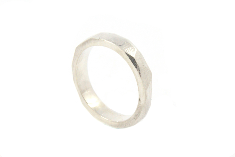 Galerie Puur - Ring zilver met hoekige afwerking - 11032