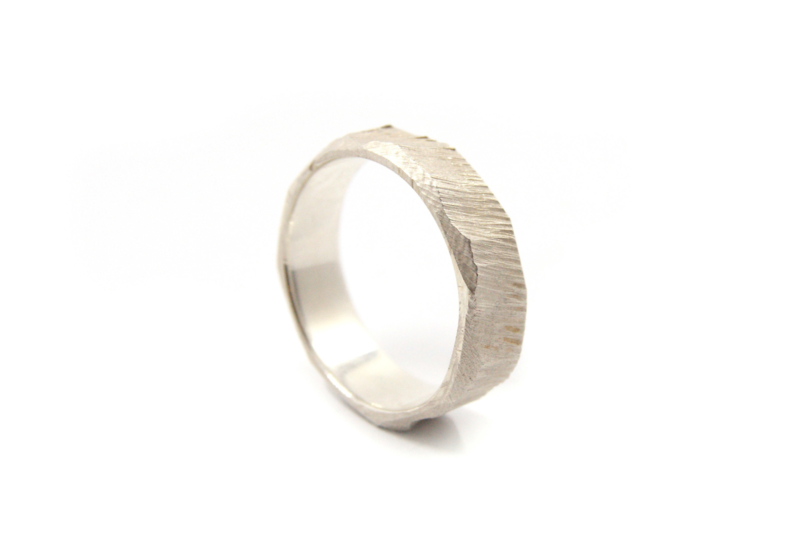 Maja Lava - Zilveren structuur ring bewerkt - 10928