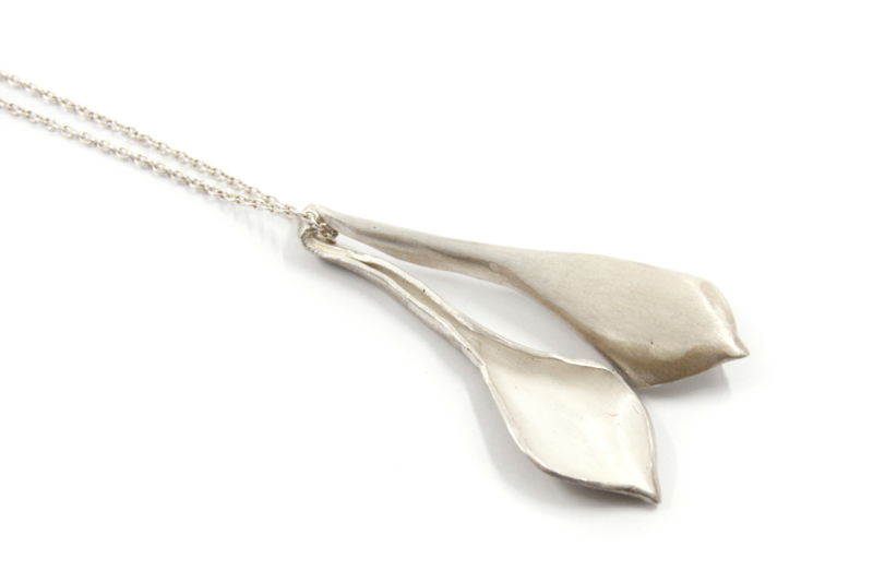 Maja Lava - Zilveren collier met bladvormige hanger - 10941