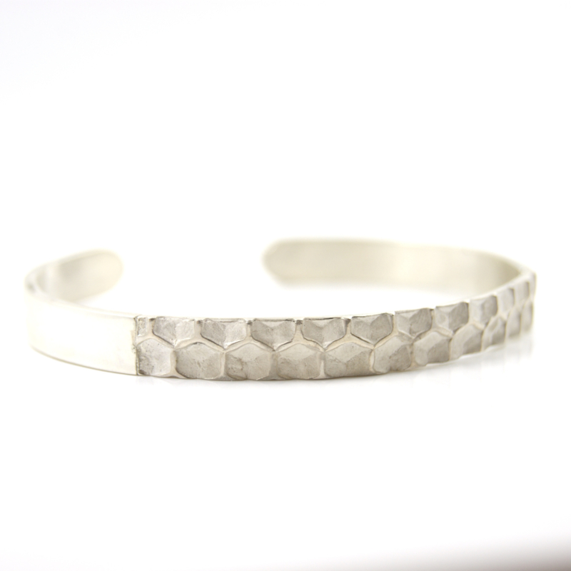 Inge Goedbloed - zilveren armband met honingraat patroon - 11977