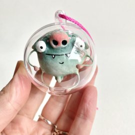 Mooki monster in een bol