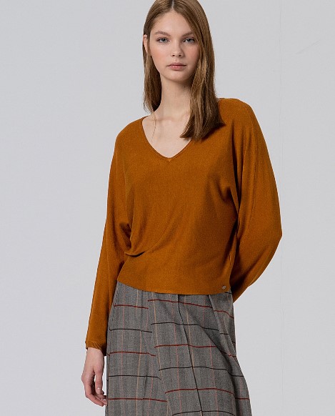 Surkana Japanese-sleeve Sweater with V-neck Ocre 555LIZA234