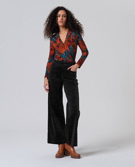 Surkana  Flared Pants With Patch Pocked -Black 555LIYU523