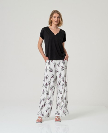 Surkana  Sleeveless V-Neck T-shirt-Black  526BAMO015