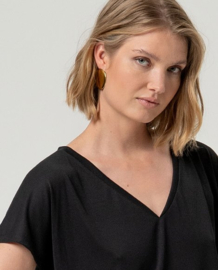 Surkana  Sleeveless V-Neck T-shirt-Black  526BAMO015