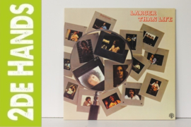 Verzamel - Larger Than LIfe (LP) D50